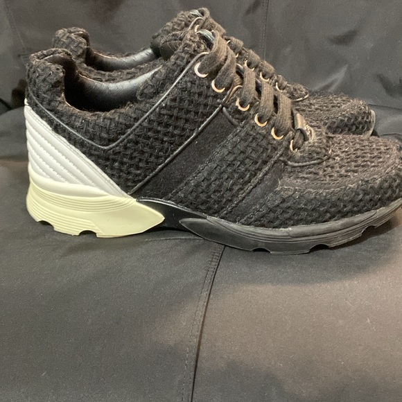 Chanel - Picture 3 of 9